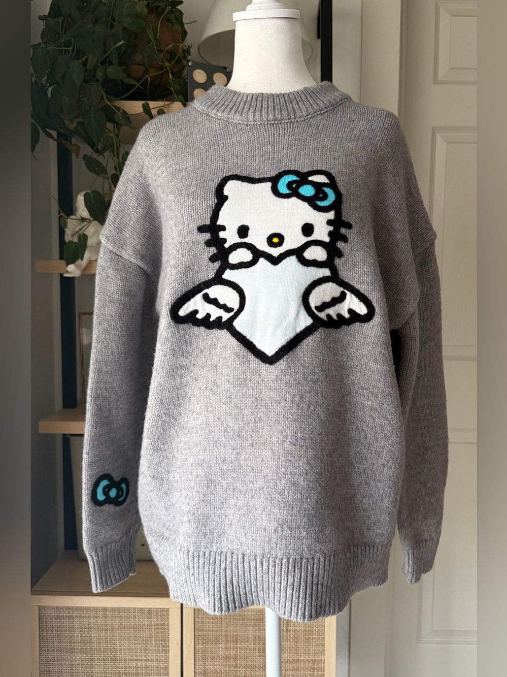 Forever 21 x Sanrio Hello Kitty Angel Gray Knit oversized Sweater Blue Bow Small
